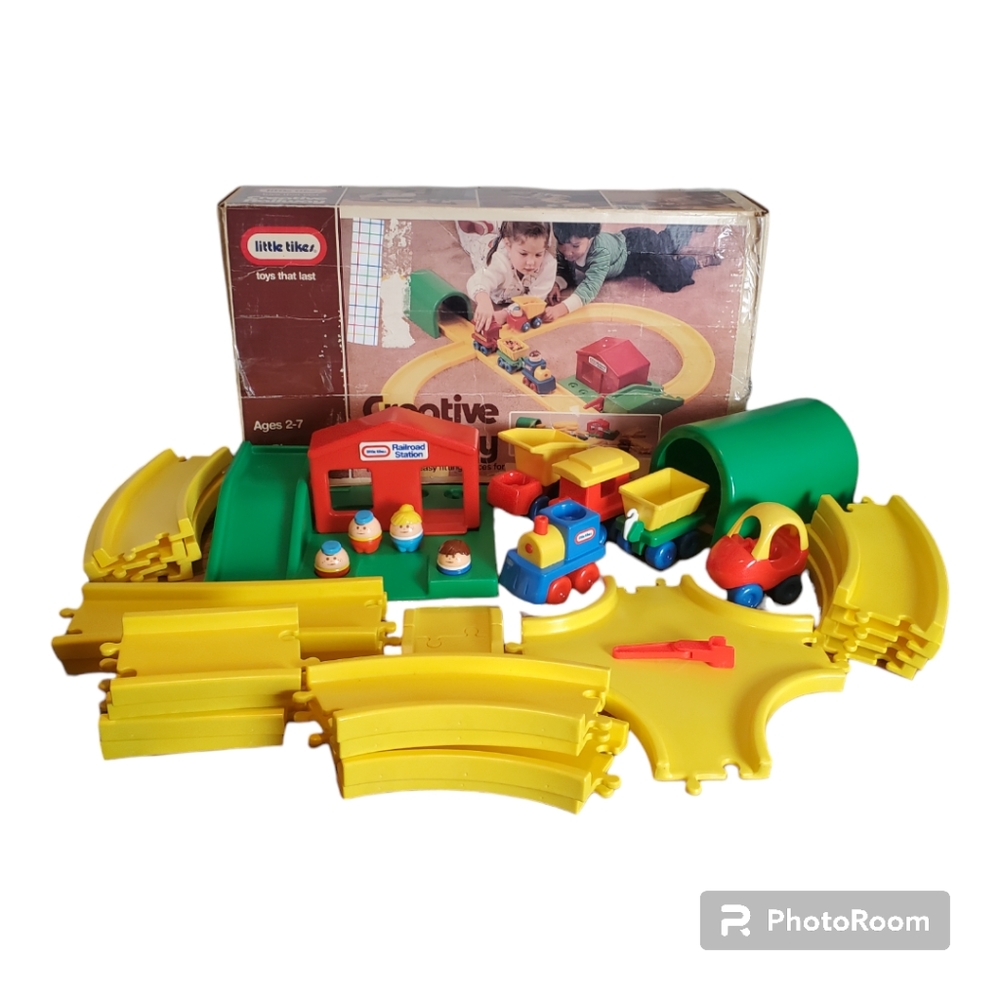 Vintage 1985 Little Tikes Creative Railway Roadway Station Dump Truck Tracks Box